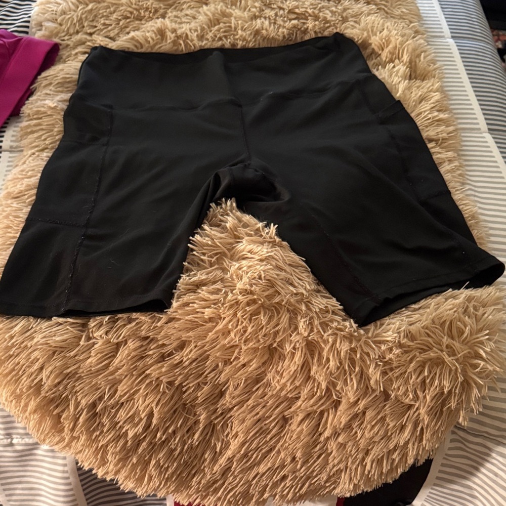 Logo Athletic Women's Black Bike Shorts